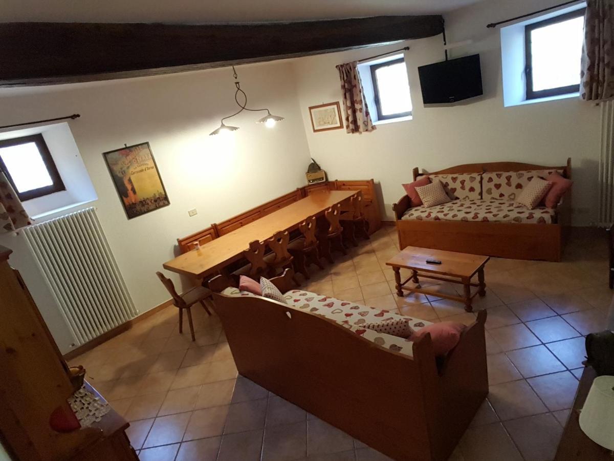 Bed and Breakfast La Taverna Di Tony Montalto Dora Exterior foto