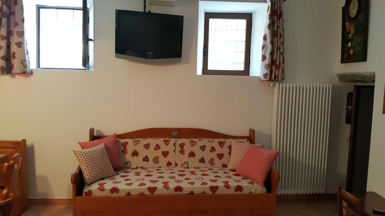 Bed and Breakfast La Taverna Di Tony Montalto Dora Exterior foto