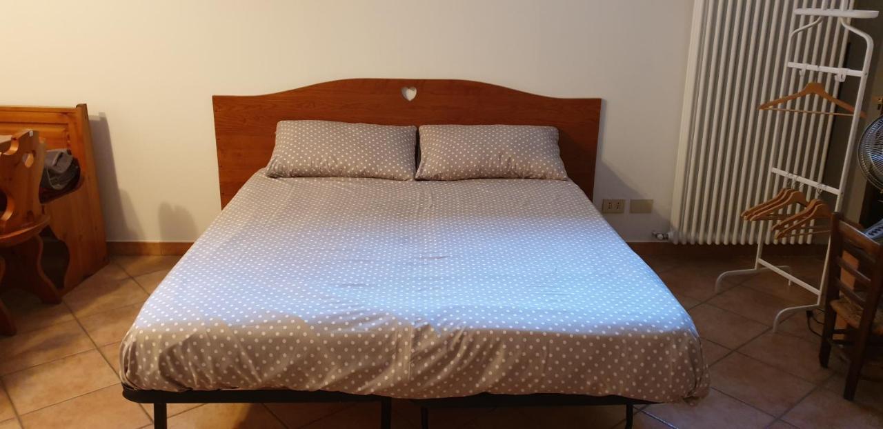 Bed and Breakfast La Taverna Di Tony Montalto Dora Exterior foto